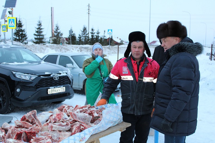 Предновогодняя ярмарка в Новошешминске была оживленной