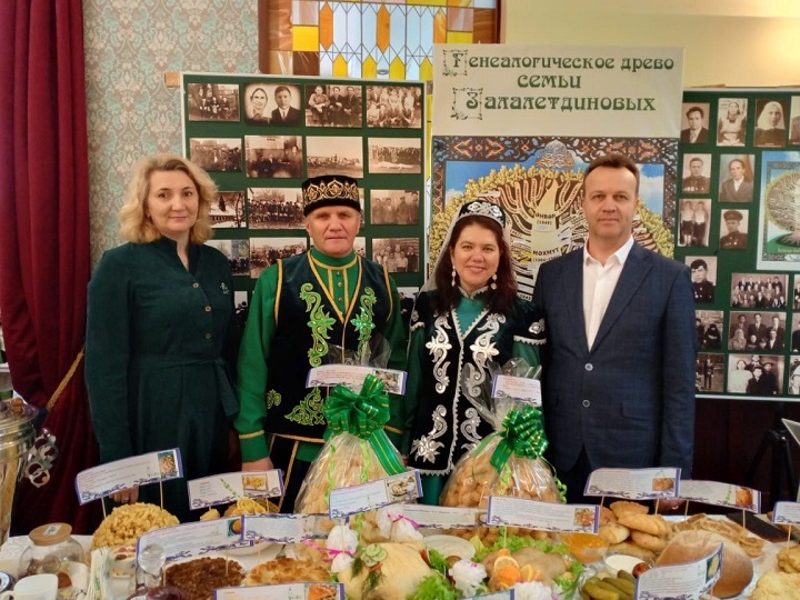 Наш Новошешминский район представила семья Залалетдиновых из с. Акбуре.