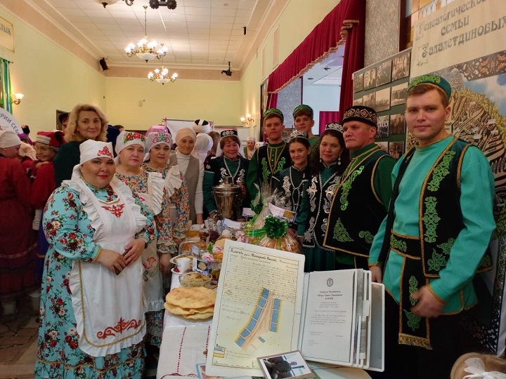 Наш Новошешминский район представила семья Залалетдиновых из с. Акбуре.