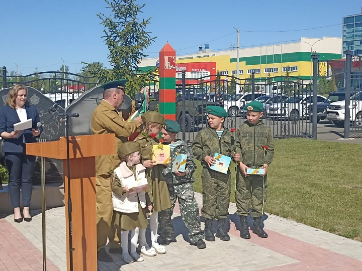 28 мая вся страна отмечает этот воинский праздник.