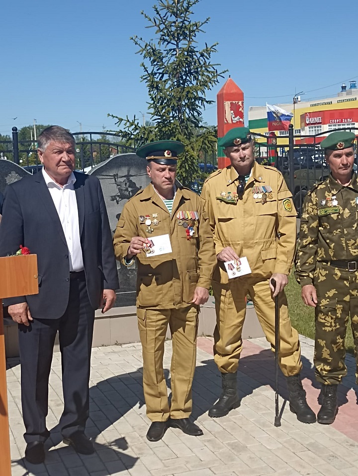 28 мая вся страна отмечает этот воинский праздник.