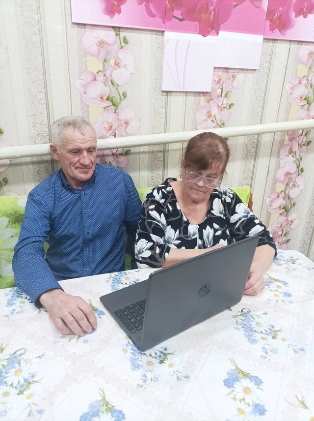  Учителя школы проводят обучение пожилых людей из сельских поселений района. 
