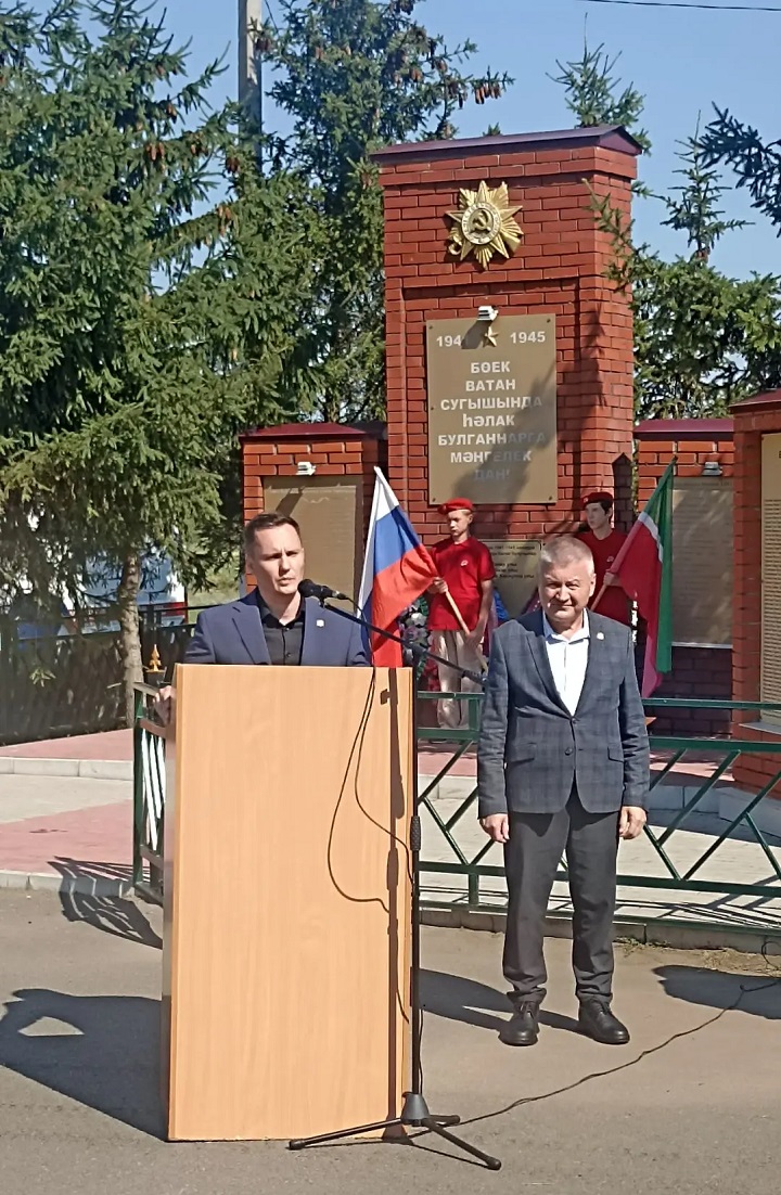 29 июльдә Акъяр авылында махсус операция барышында һәлак булган Рәмис Исламовны соңгы юлга озаттылар.