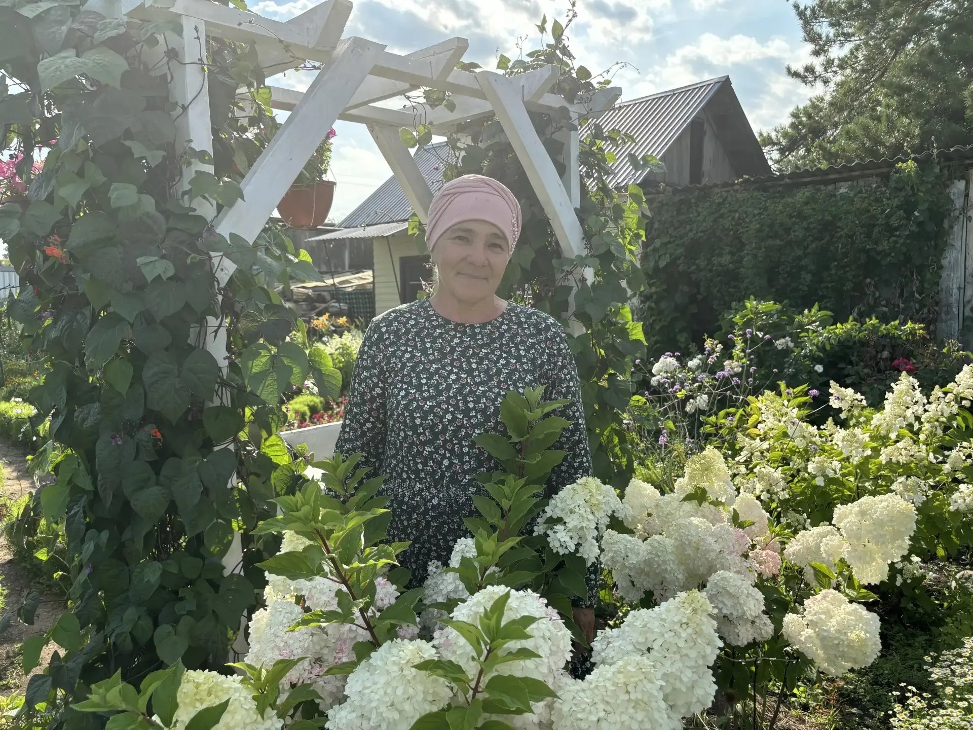 Фирдавса создала райский сад на шести сотках