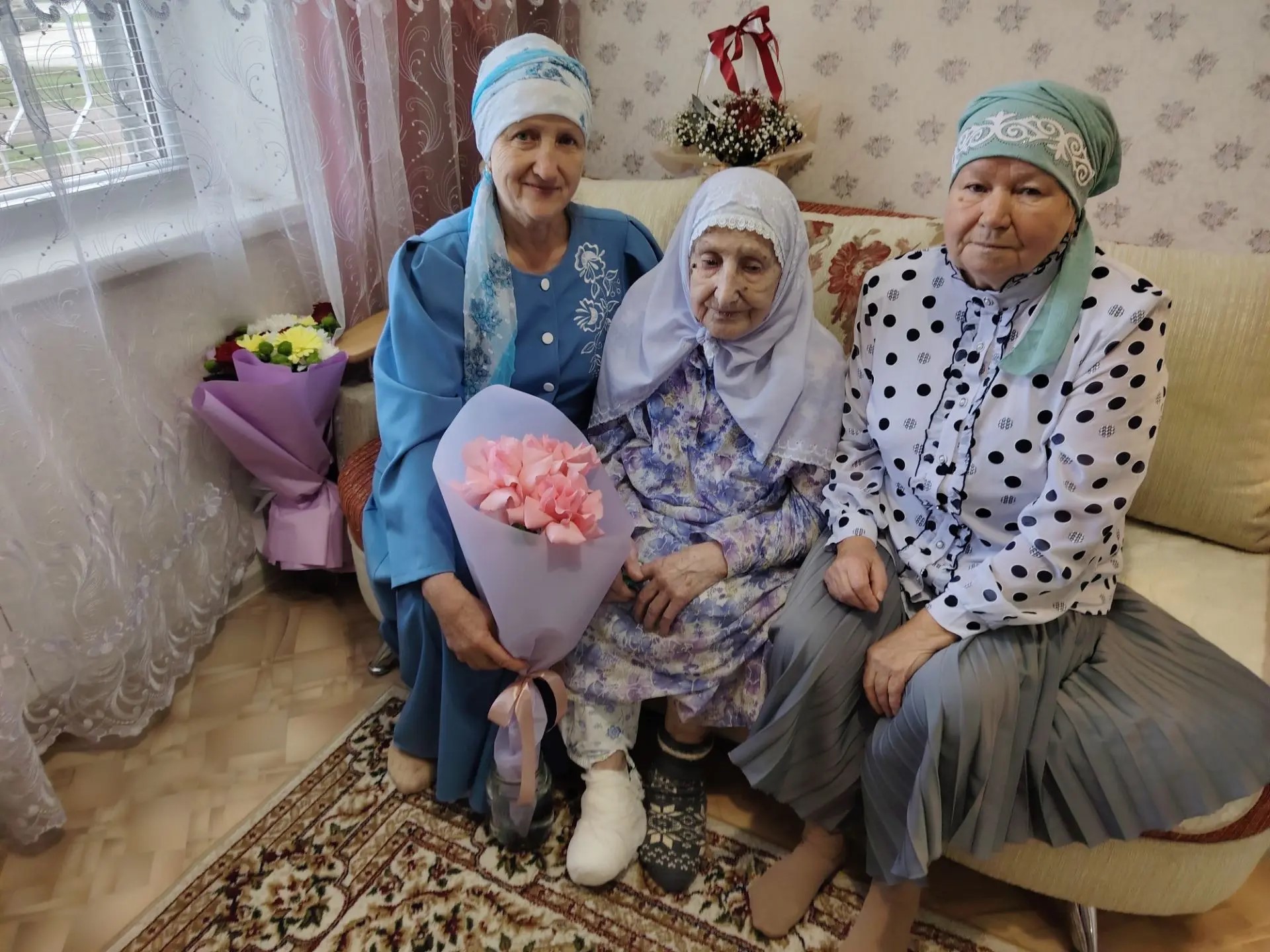 Сегодня своё 90-летие отмечает уроженка села Зиреклы Сакина Мугиновна Габбасова (Каримова).
