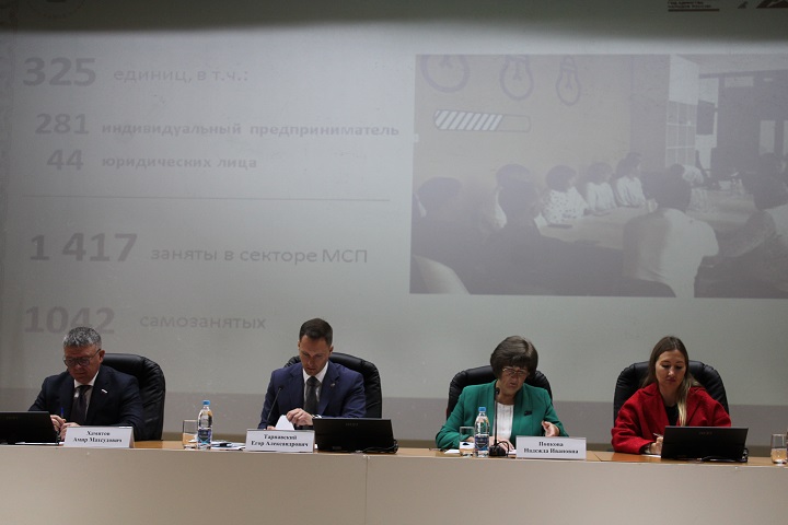 На заседании Совета района наградили достойных новошешминцев