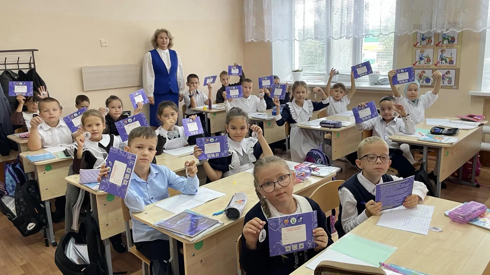 Юным пешеходам напомнили о главных правилах безопасности на дороге.
