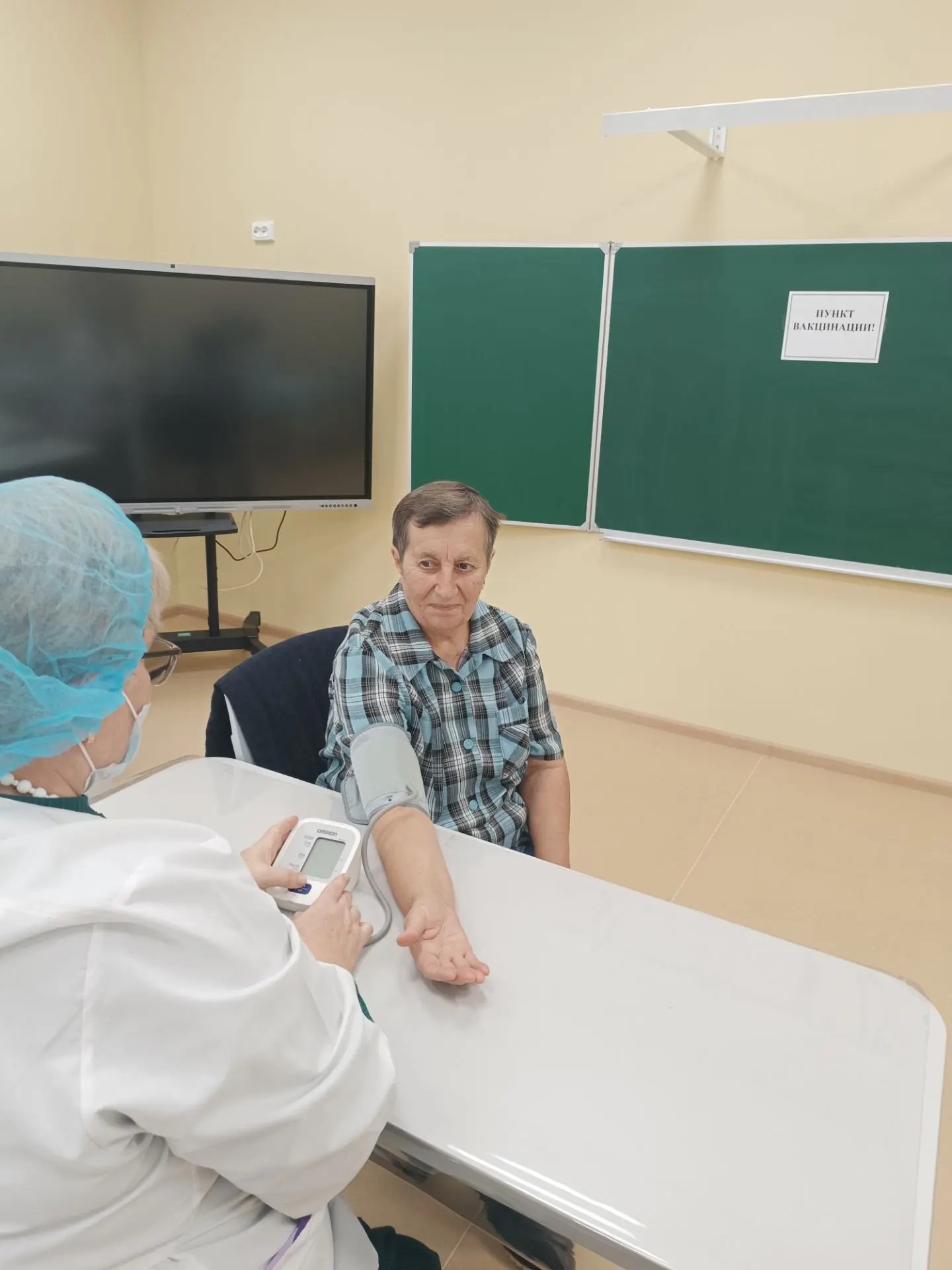 К 12 часам дня в районе проголосовали 8513 избирателей, что составляет 85,26 процентов от их общего количества. 