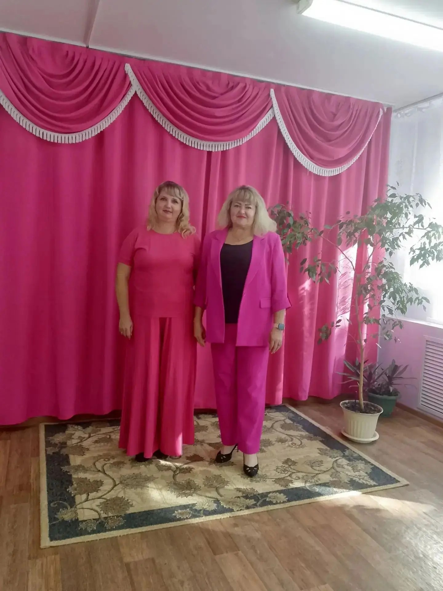 В рамках всероссийской поздравительной акции «Сердце, отданное детям» специалисты Петропавловского сельского Дома культуры тепло и сердечно поздравили коллектив детского сада «Солнышко» с профессиональным праздником — Днем воспитателя и всех дошкольных работников.