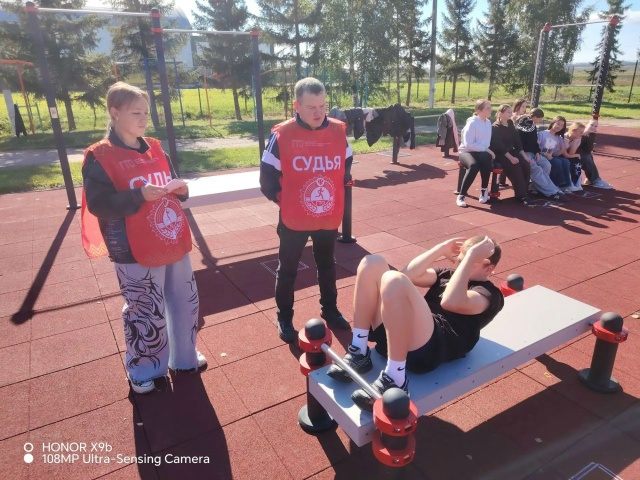 В селе Новошешминск состоялось яркое спортивное событие: учащиеся местного лицея успешно выполнили нормативы Всероссийского физкультурно-спортивного комплекса «Готов к труду и обороне» (ГТО).
