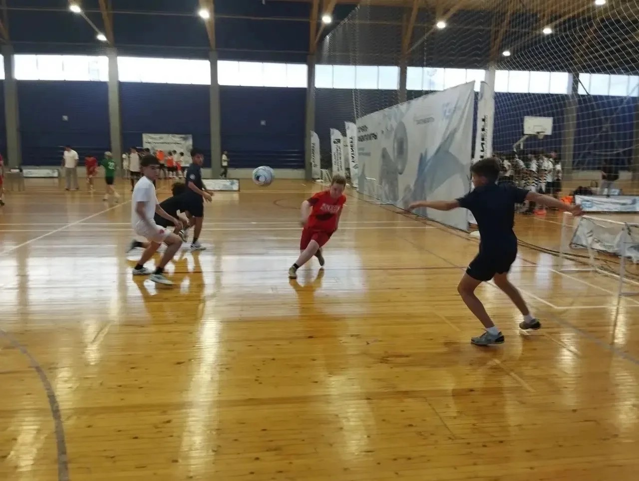  Участники соревновались в трёх дисциплинах: хоккей 3×3, мини-футбол и баскетбол 3×3.