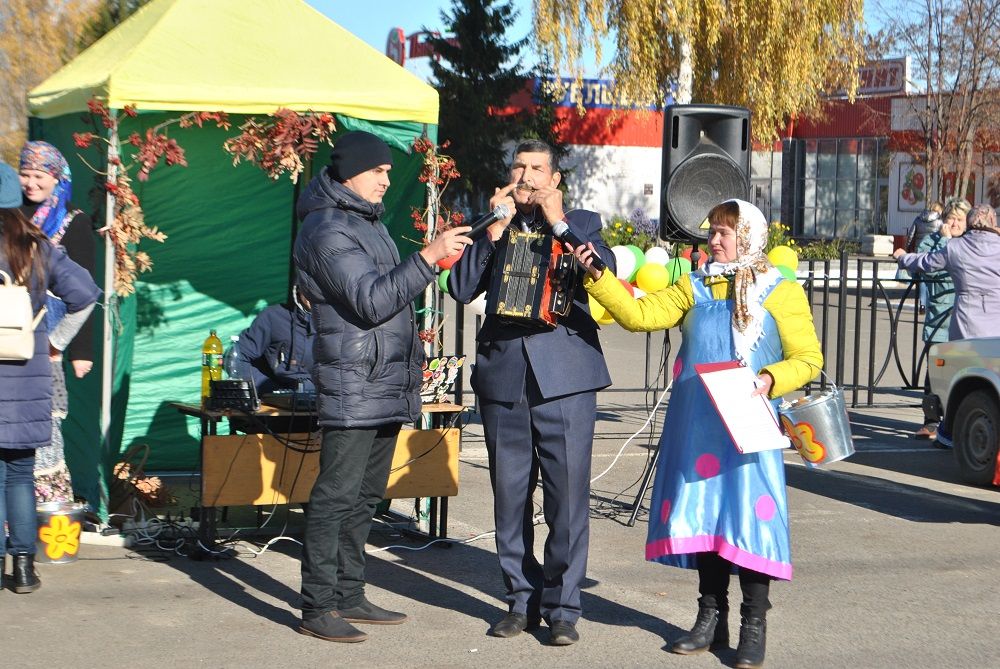 В Новошешминске  в праздники прошла первая  осенняя ярмарка