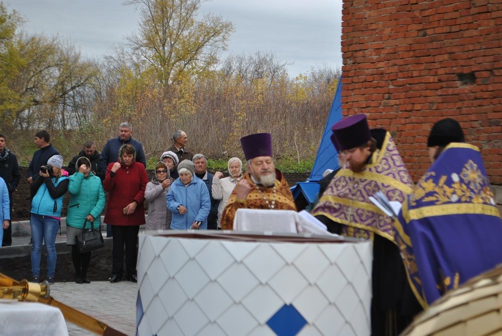 На новую церковь в Утяшкино установили колокола и купол