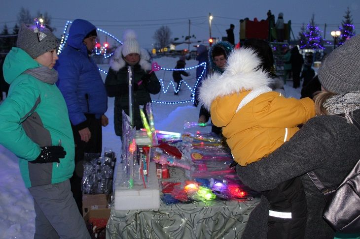 Төп чыршыны ачу тантанасында  конкурста җиңүчеләрне бүләкләделәр