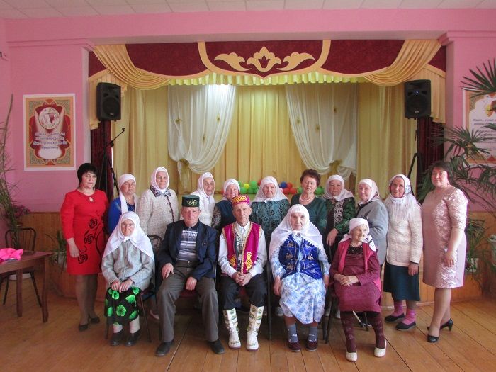 В Просто-Челнинском СДК был проведена встреча телятниц, свинарок-пенсионерок, которые работали в колхозе во времена ТАССР