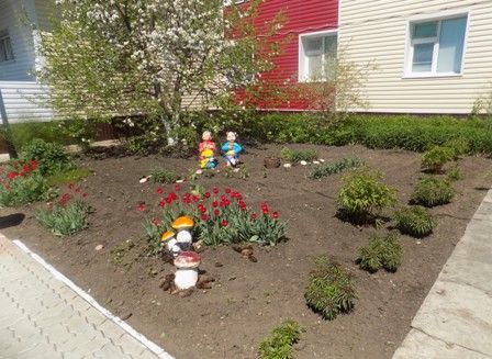 Уютный двор Новошешминского дома-интерната для престарелых и инвалидов