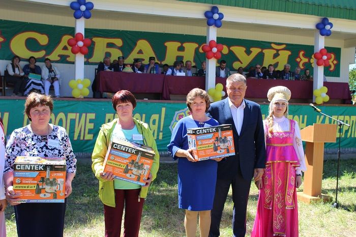 На Сабантуе чествовали передовиков производства Новошешминского района