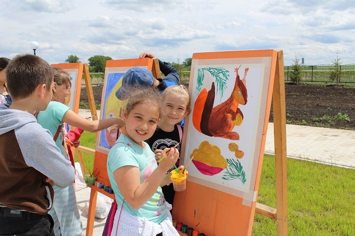 В парке культуры и отдыха  Новошешминска для детей состоялся Пушкинский праздник поэзии «У лукоморья».