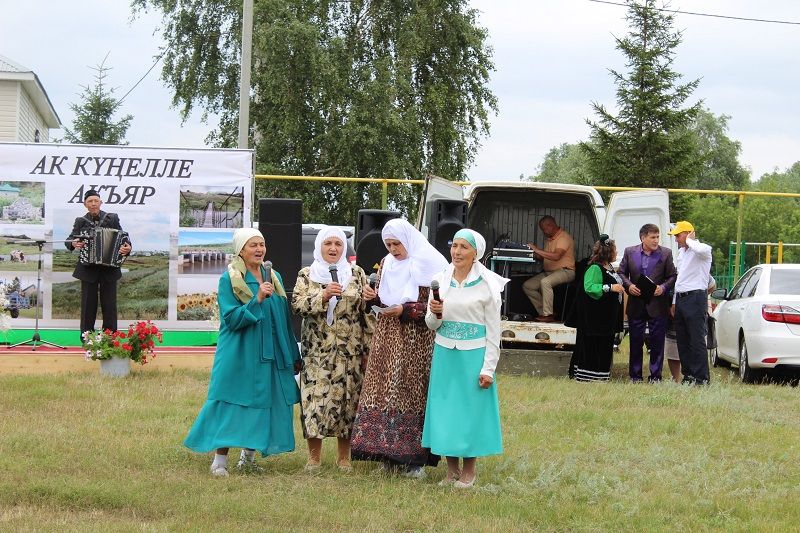 Ярко и весело прошел в субботу День села в Азеево