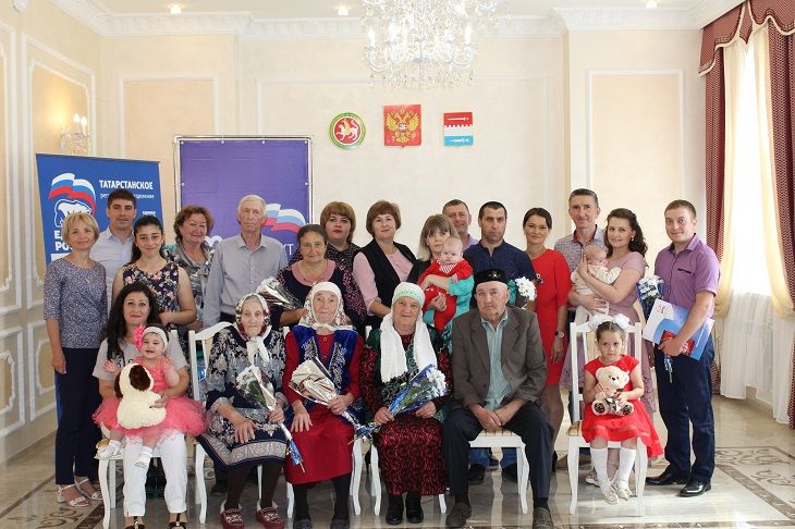 В Международный День семьи в Новошешминском отделе ЗАГС прошел семейный праздник