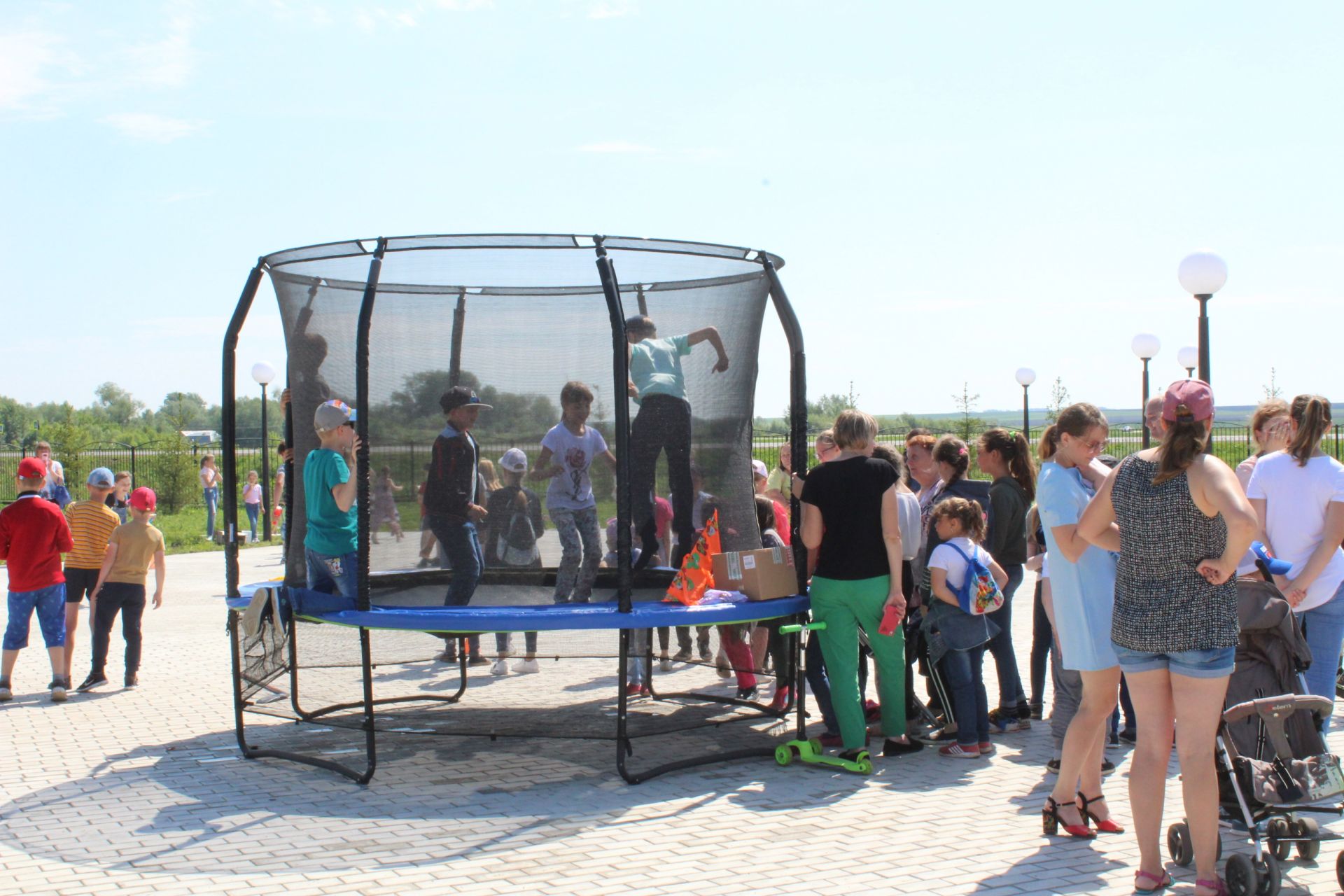 1 июня в парке культуры и отдыха в Новошешминске прошел День защиты детей.