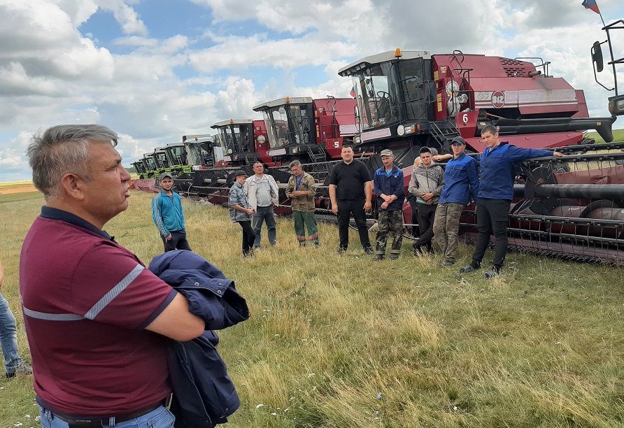 В Новошешминске прошла приемка зерноуборочных комбайнов