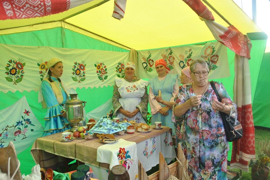 «Выля, хут купас!» («Уйнагыз,  гармуннар!») - Чуаш Чабаксарында