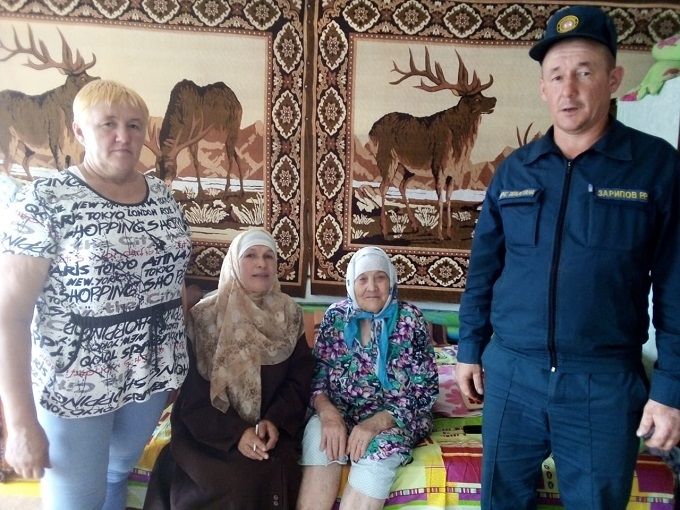 В домах пожилых людей Новошешминского района сотрудники МЧС установили пожарные извещатели