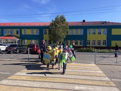 В Новошешминске проходит мероприятие «Шагающий автобус»