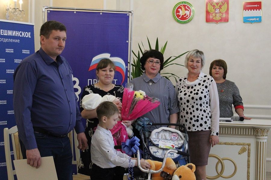 Торжественная регистрация первого в 2020 году новорожденного жителя района состоялась в Новошешминском ЗАГСе