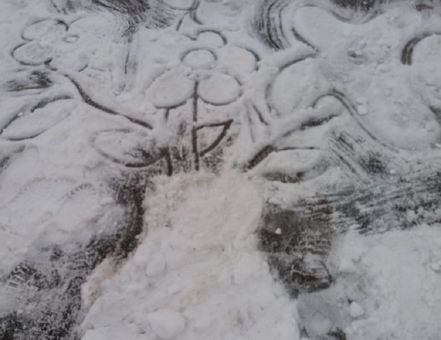 В Новошешминске дети рисовали на снегу
