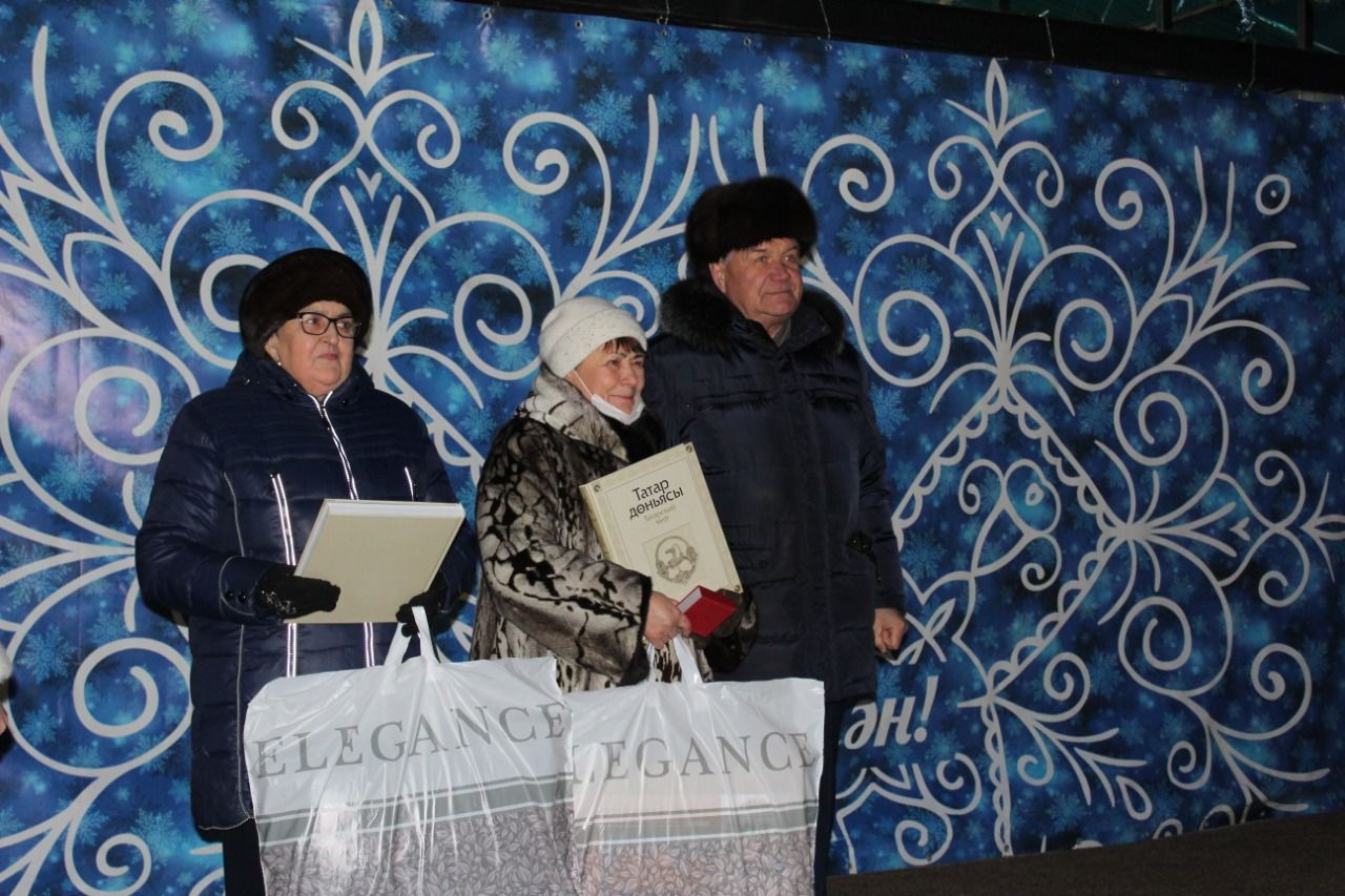 В Новошешминске открылась главная елка района