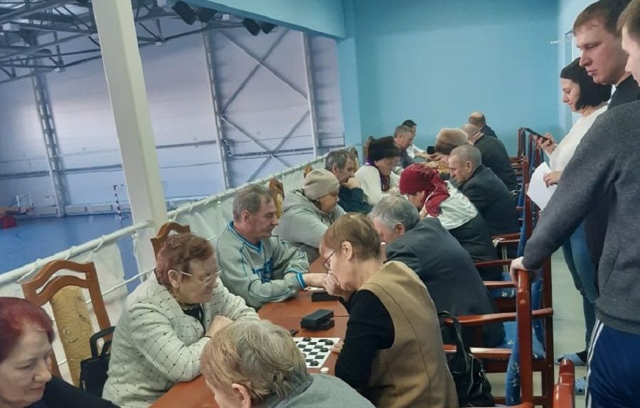 Белые начинают и выигрывают: в Новошешминске прошел шахматно-шашечный турнир