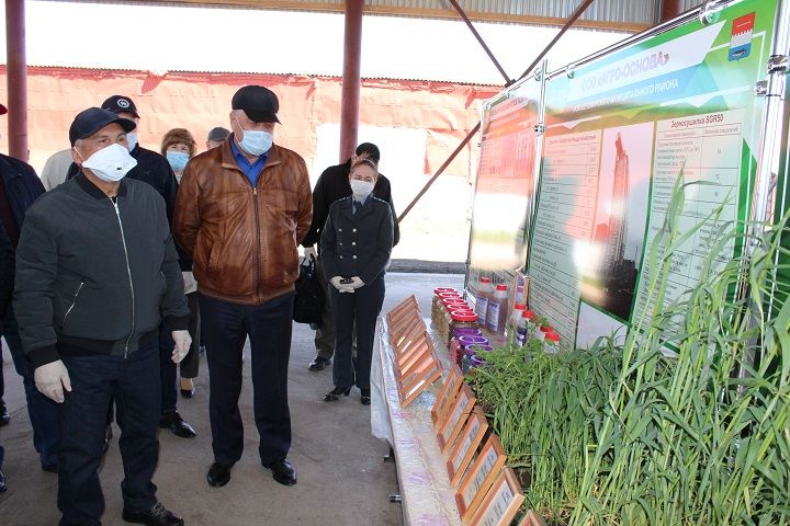 Президент Татарстана высоко оценил работу новошешминских земледельцев на посевной