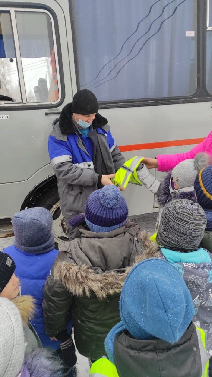 Воспитанники Новошешминского детского сада «Ландыш» знают, как важно знать и применять ПДД