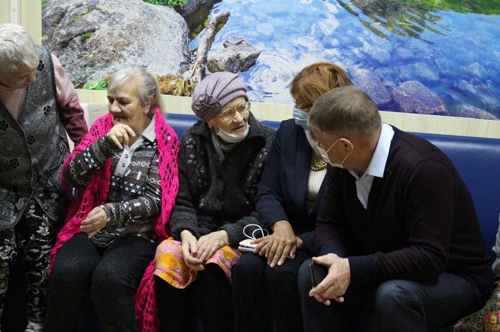 Министр труда, занятости и социальной защиты РТ Эльмира Зарипова с рабочим визитом посетила Новошешминский дом-интернат для престарелых и инвалидов