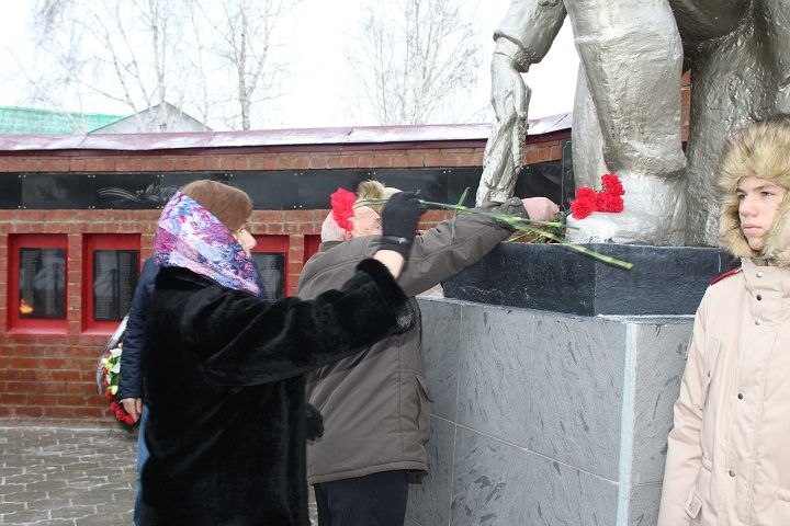 В Новошешминске состоялся митинг, посвященный Дню неизвестного солдата