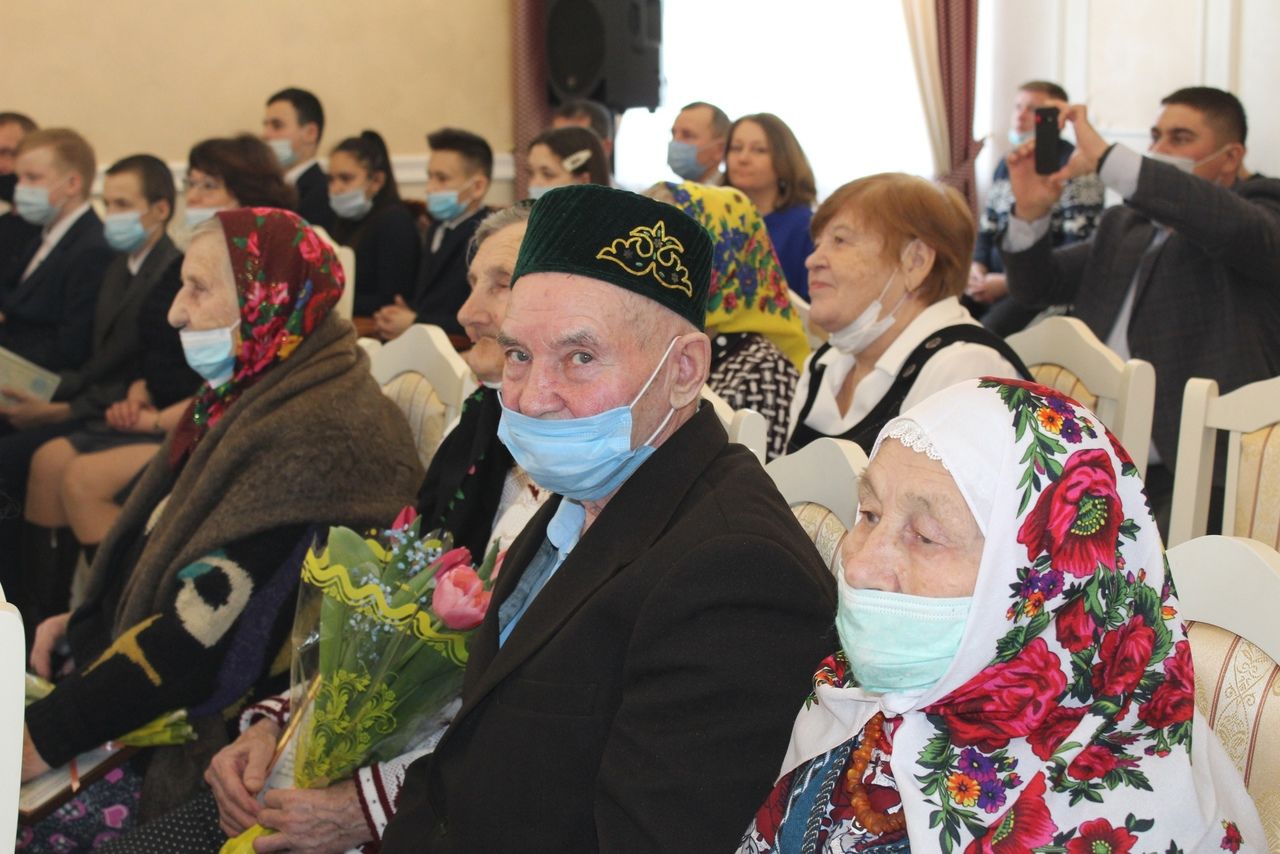 В канун 8 марта в Новошешминском отделе ЗАГС прошло праздничное мероприятие (ФОТОРЕПОРТАЖ)