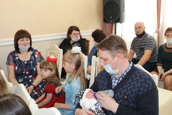 В преддверии Дня местного самоуправления в Новошешминском отделе ЗАГС прошло праздничное мероприятие (Фоторепортаж)