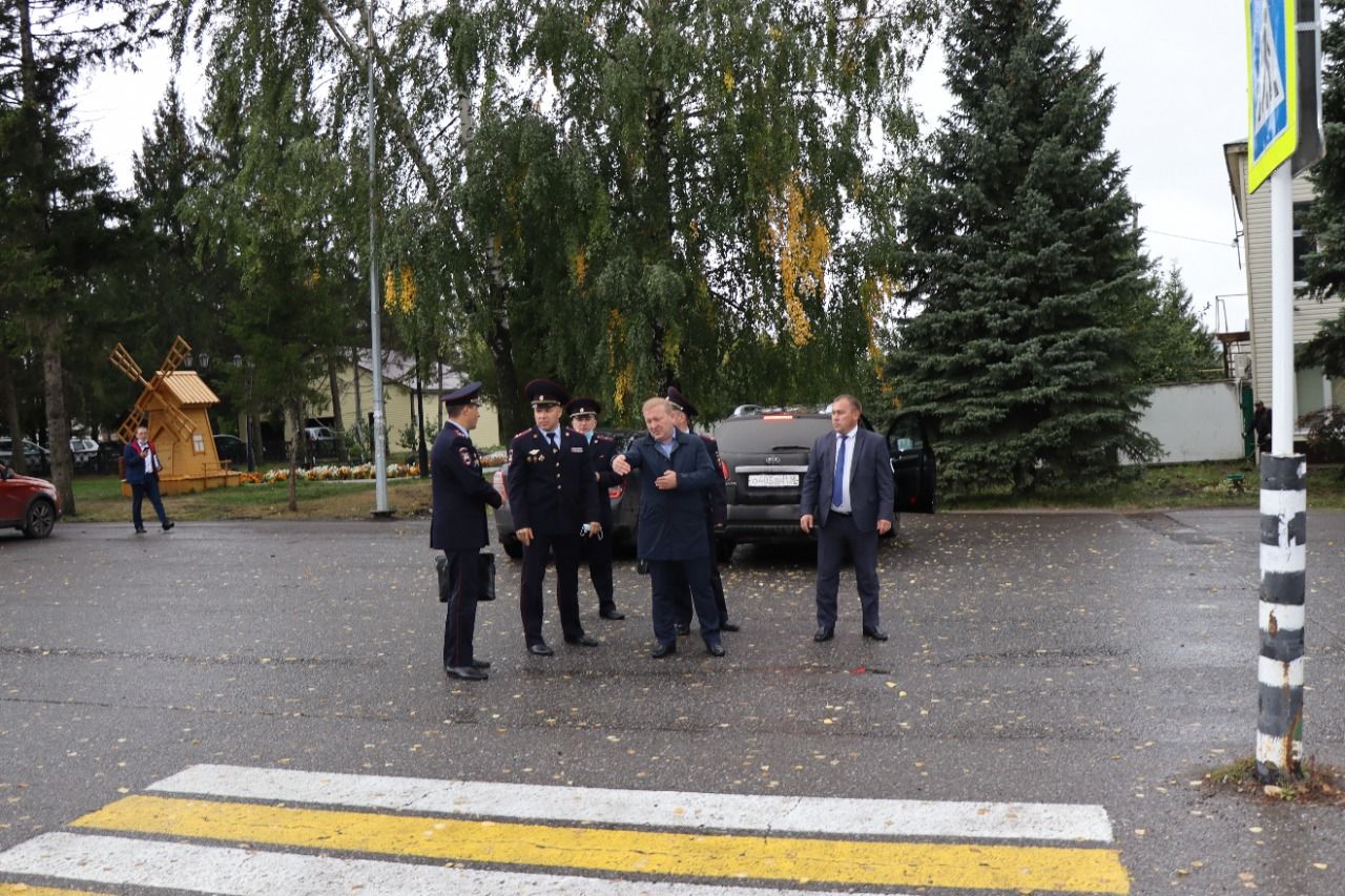 Главный госавтоинспектор Татарстана совершил рабочую поездку в Дрожжановский район республики