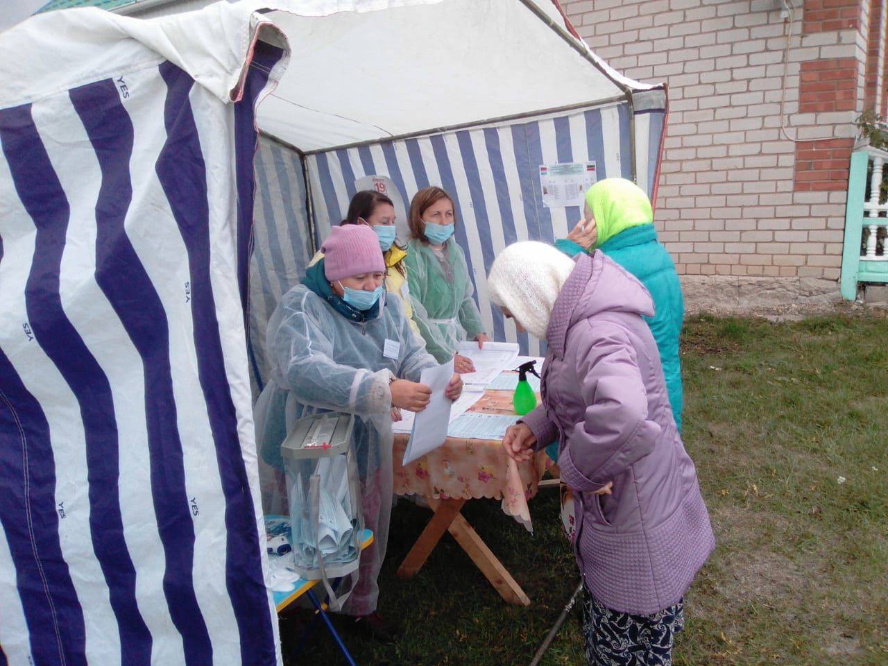 К жителям деревни Бакташ Новошешминского района приехали члены участковой избирательной комиссии