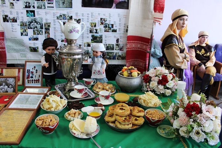 Зирекле авылыннан Газыймовлар гаиләсе «Тарихта без эзлебез» республика шәҗәрәләр фестиваленең зона этабында җиңү яулады (фоторепортаж)