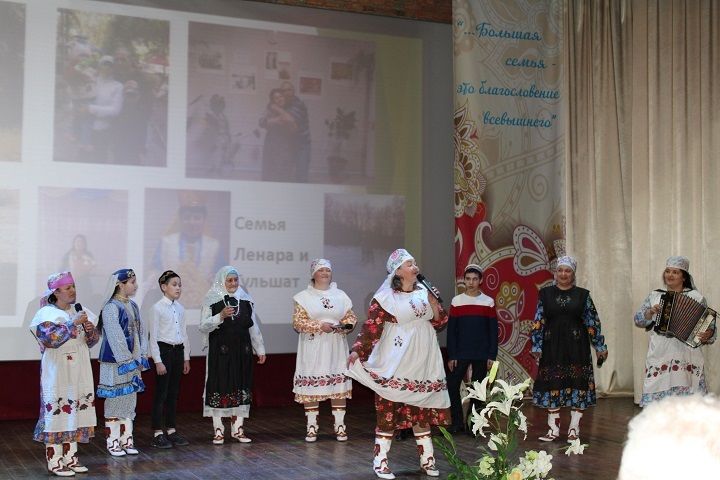 Зирекле авылыннан Газыймовлар гаиләсе «Тарихта без эзлебез» республика шәҗәрәләр фестиваленең зона этабында җиңү яулады (фоторепортаж)