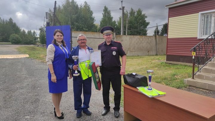В Новошешминске прошёл конкурс «Автобабай-2022»