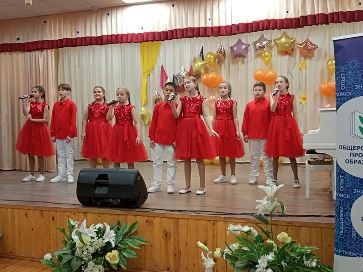 В Новошешминске празднуют День учителя (фоторепортаж)