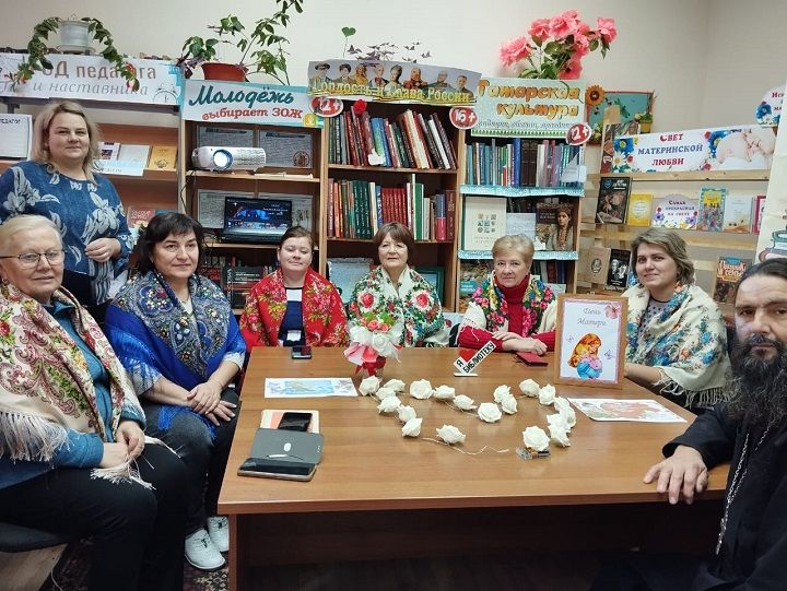 Час поэзии провели в библиотеке села Ленино