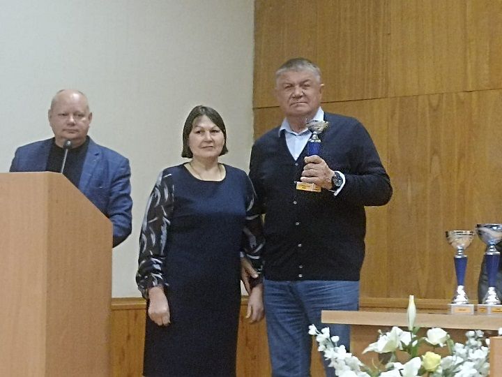 Лидерам вручены Кубки