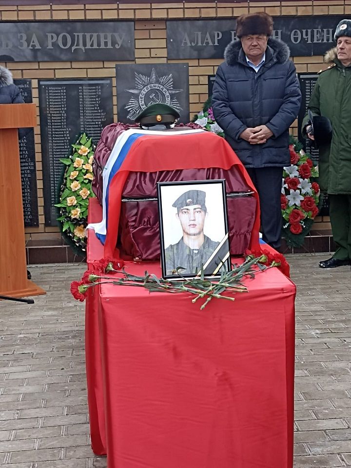 В Новошешминском районе простились с бойцом, погибшим в зоне СВО