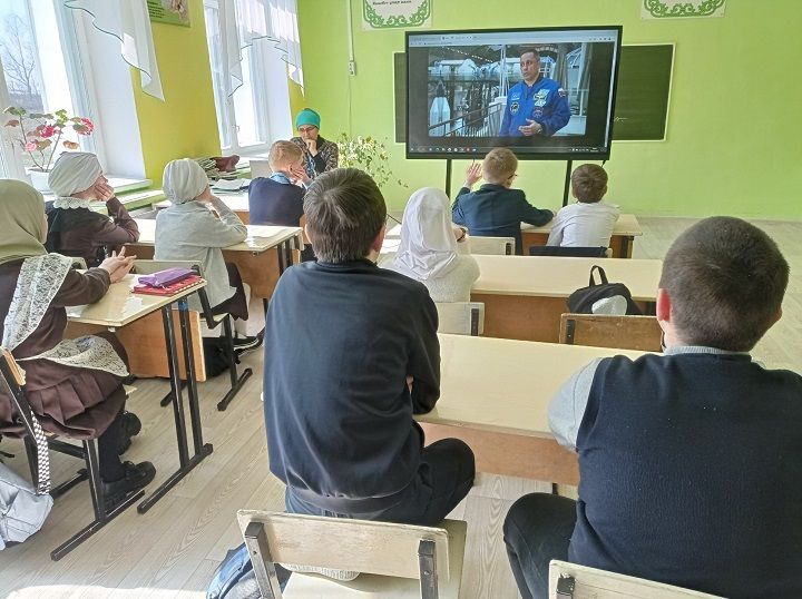 В Зиреклинском лицее прошел просмотр фильма «Наш космос»