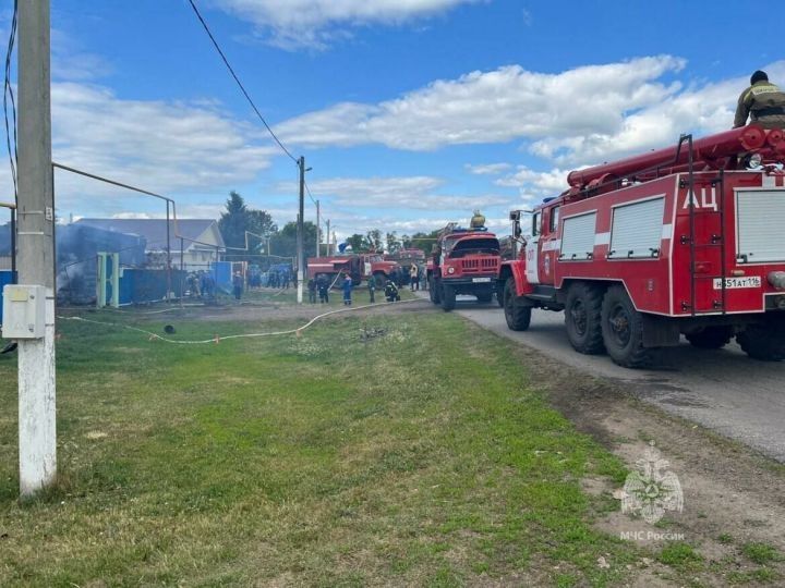 Глава Татарстана поручил главам районов провести подворовой обход